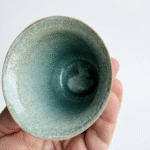 Zeus Rölyefli El Yapımı Stoneware Seramik Kupa – Ada Çayı Yeşili İç Kaplama – 175 ml - Görsel 2